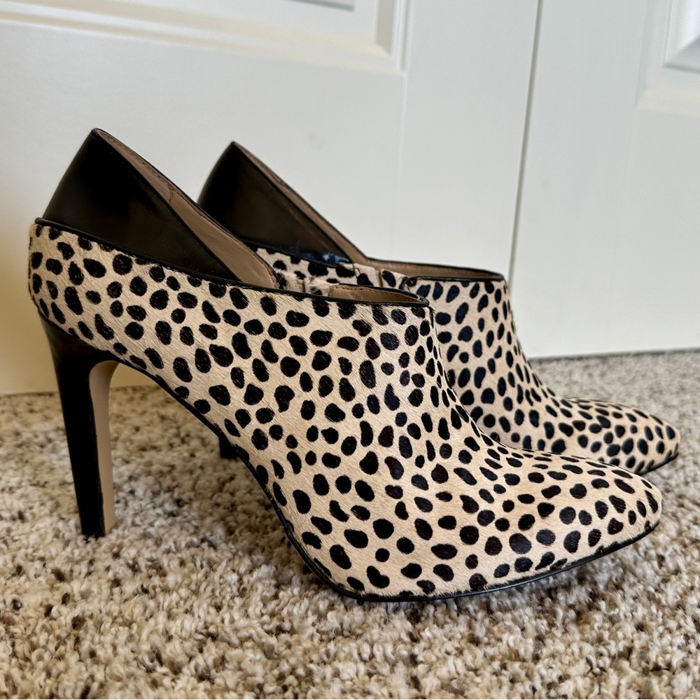 ANN TAYLOR, black & tan animal print booties, size 8.